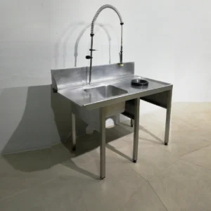 Pica d'inox amb potes i aixeta de dutxa de 131x70x110 cm perfecta per a ús professional