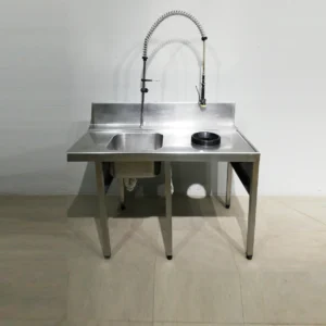 Pica d'inox amb potes i aixeta de dutxa de 131x70x110 cm perfecta per a ús professional