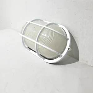 Aplique de pared (18x10x16cm) fabricado en aluminio y vidrio de gran calidad y resistencia