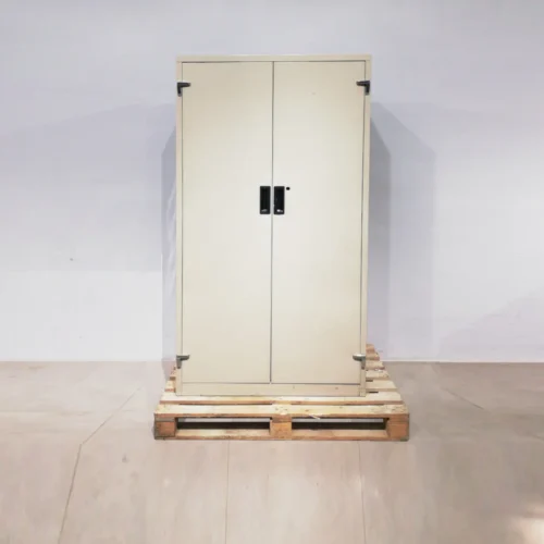 Armario metálico de ocasión con 4 estantes, perfecto para taller, fábrica, nave industrial en venta en cabauoportunitats.com