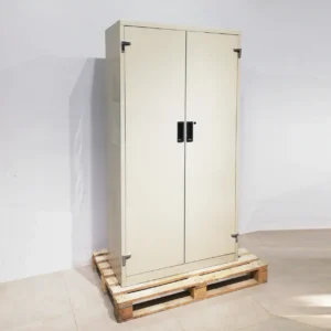 Armario metálico de ocasión con 4 estantes, perfecto para taller, fábrica, nave industrial en venta en cabauoportunitats.com