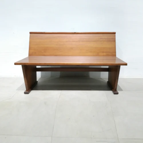 Banc fet amb fusta de gran resistència (131x70x84cm) procedent d'una empresa en tancament