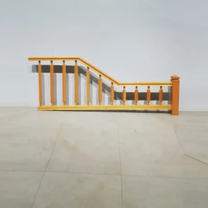 Barana per a escala de fusta de segona mà en bon estat (204x9x73cm)