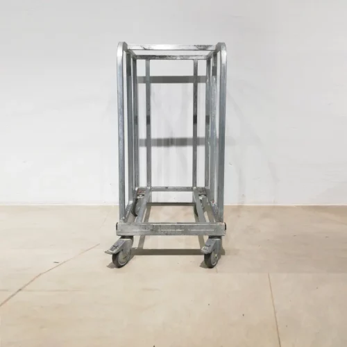 Carro per a transport mercaderies (48x63x100 cm) procedent d'una empresa en tancament