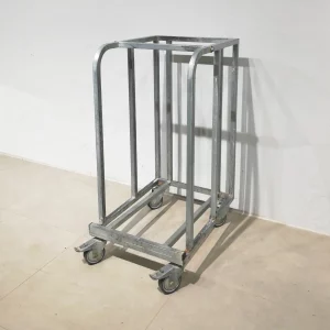 Carro per a transport mercaderies (48x63x100 cm) procedent d'una empresa en tancament