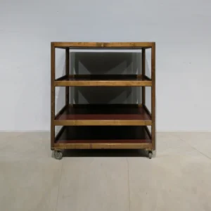 Carro auxiliar de 100x60x113cm con 4 estantes procedente de una empresa en cierre