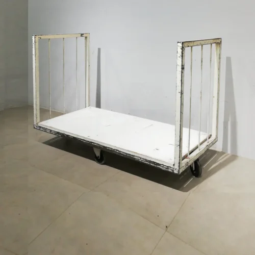 Carro per a magatzem de segona mà (156x75x106 cm) procedent d'una empresa en tancament