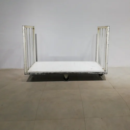 Carro per a magatzem de segona mà (156x75x106 cm) procedent d'una empresa en tancament