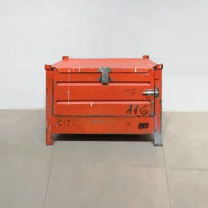 Caja de herramientas (66x46x50cm) de chapa de acero de segunda mano, perfecta para taller