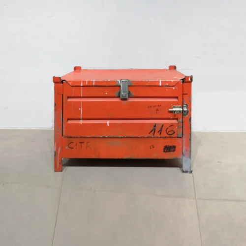 Caja de herramientas (66x46x50cm) de chapa de acero de segunda mano, perfecta para taller
