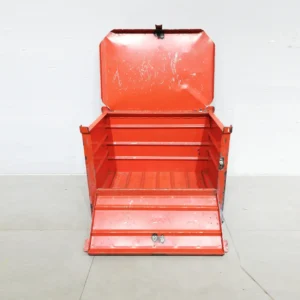 Caja de herramientas (66x46x50cm) de chapa de acero de segunda mano, perfecta para taller