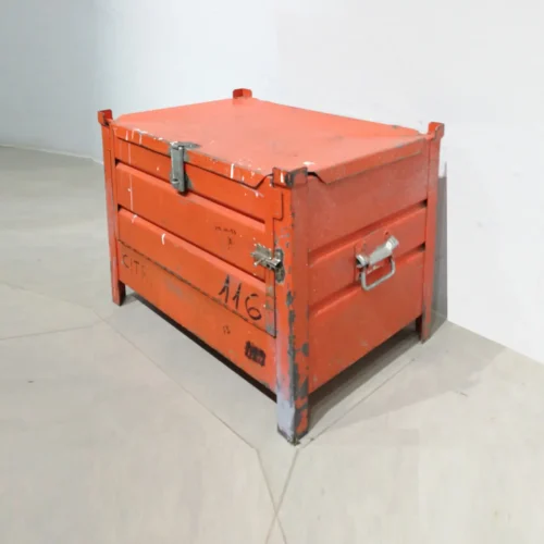 Caja de herramientas (66x46x50cm) de chapa de acero de segunda mano, perfecta para taller