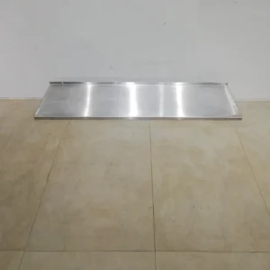 Prestatge d'acer inoxidable de paret (160x40x23cm) de segona mà en bon estat