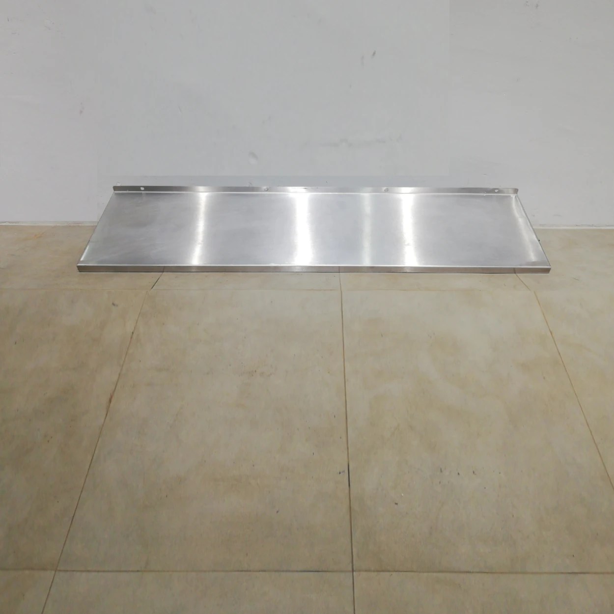 Prestatge d'acer inoxidable de paret (160x40x23cm) de segona mà en bon estat