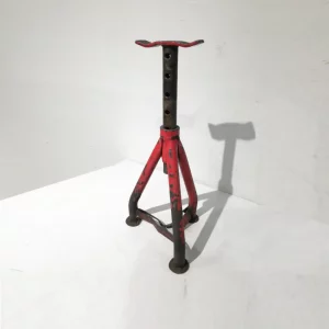 Cavallet per a cotxe d'ocasió (27x57cm) procedent d’una empresa en tancament