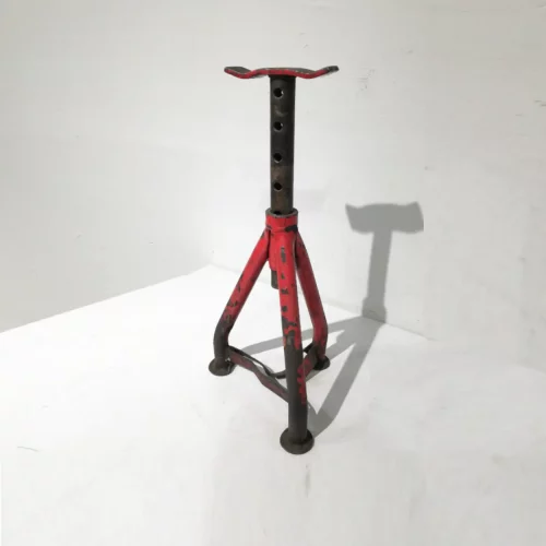 Cavallet per a cotxe d'ocasió (27x57cm) procedent d’una empresa en tancament