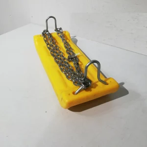 Seient gronxador de plàstic groc amb cadena (41x16x6cm) de segona mà