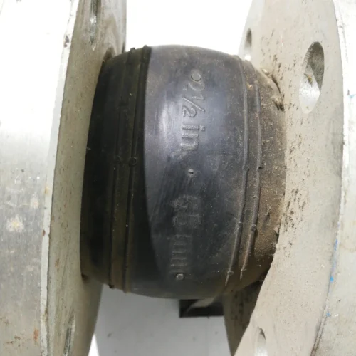 Junta de expansión de goma de 2 1/2"–65 mm con brida de segunda mano en buen estado