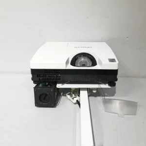 Projector HITACHI CP-D10 + altaveus i suport perfecte tant per a ús domèstic com professional