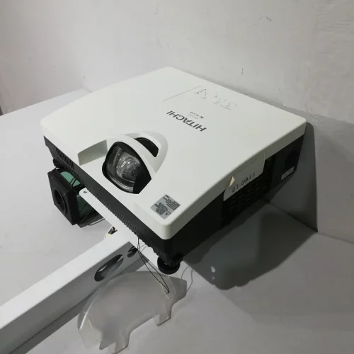 Projector HITACHI CP-D10 + altaveus i suport perfecte tant per a ús domèstic com professional