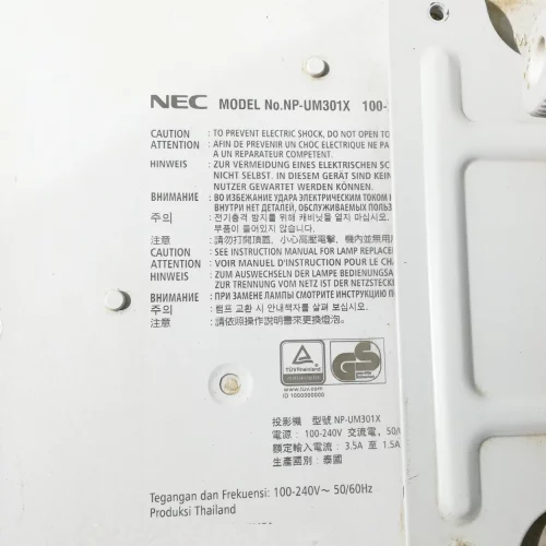 Projector NEC NP-UM301X + altaveus i suport perfecte tant per a ús domèstic com professional