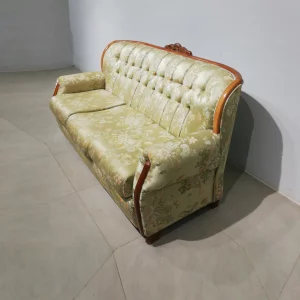 Sofà d'ocasió d'estil clàssic molt elegant de tres places (175x75x97cm)