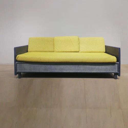 Sofá (202x87x82cm) de estructura de madera de gran solidez y cojines muy cómodos color amarillo