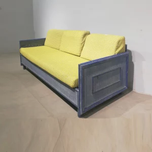 Sofá (202x87x82cm) de estructura de madera de gran solidez y cojines muy cómodos color amarillo