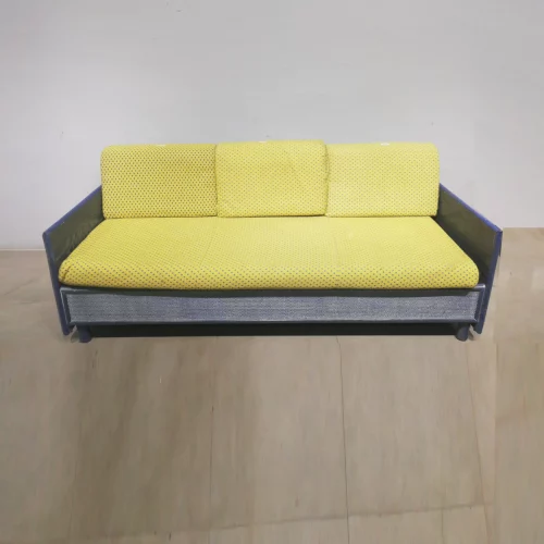 Sofá (202x87x82cm) de estructura de madera de gran solidez y cojines muy cómodos color amarillo