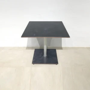 Mesa con pata central (74x64x75cm) para bar procedente de una empresa en cierre 