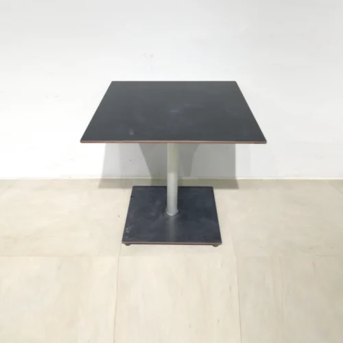 Mesa con pata central (74x64x75cm) para bar procedente de una empresa en cierre