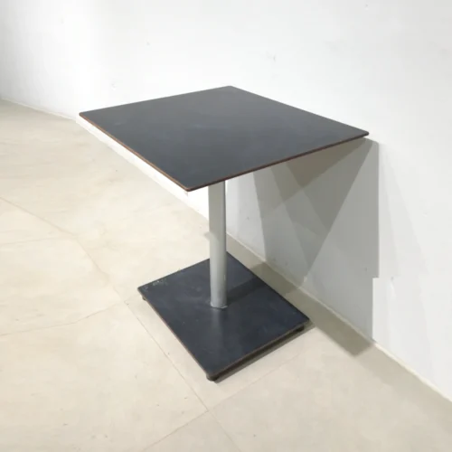 Mesa con pata central (74x64x75cm) para bar procedente de una empresa en cierre