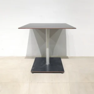 Mesa con pata central (74x64x75cm) para bar procedente de una empresa en cierre