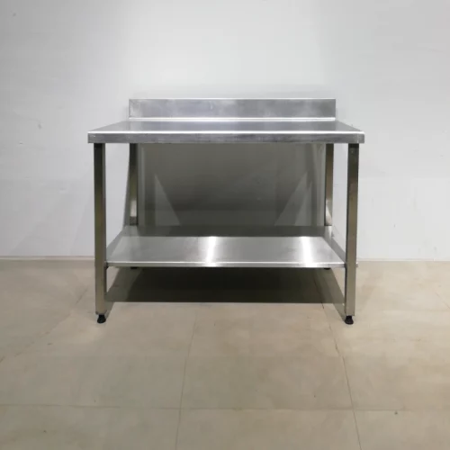 Taula d'inox de segona mà de 120x70x99cm per a taller, nau industrial... en venda a cabauoportunitats.com
