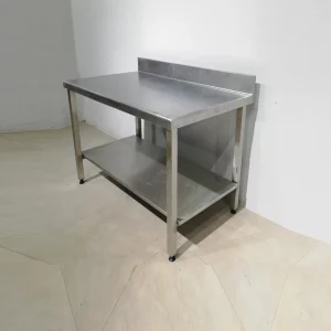 Taula d'inox de segona mà de 120x70x99cm per a taller, nau industrial... en venda a cabauoportunitats.com