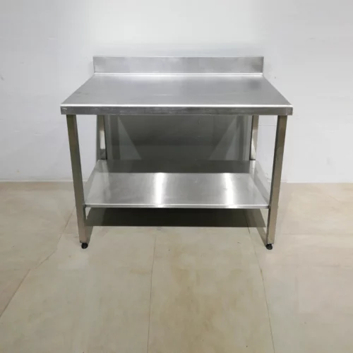 Taula d'inox de segona mà de 120x70x99cm per a taller, nau industrial... en venda a cabauoportunitats.com