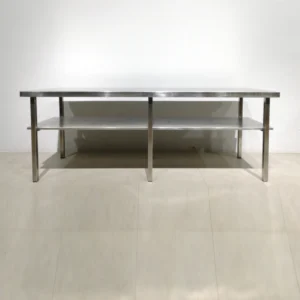 Taula de treball d'inox de 230x80x86cm amb prestatgeria inferior en bon estat