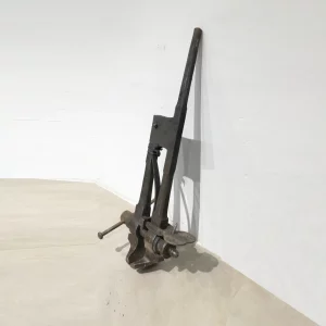 Cargol antic (47x99cm) fet en ferro massís procedent d’una empresa en tancament