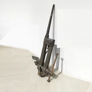 Cargol antic (47x99cm) fet en ferro massís procedent d’una empresa en tancament