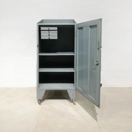 Armario metálico para taller, granja, fabrica de segunda mano en venta en cabauoportunitats.com