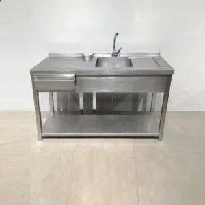 Fregadero de inox con patas y grifo de 137x56x89cm, perfecta para uso profesional