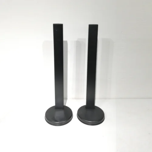 Balises de separació negres (24x82cm) procedents d'una empres en tancament