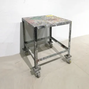 Banco de trabajo de ocasión de gran calidad y resistencia con ruedas, en venta en cabauoportunitats.com