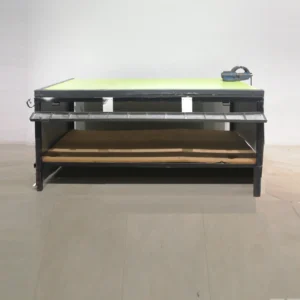 Banco de trabajo de 199x107x91cm de segunda mano hecho de chapa de acero en venta en cabauoportunitats.com