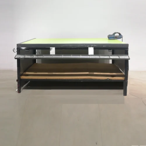 Banco de trabajo de 199x107x91cm de segunda mano hecho de chapa de acero en venta en cabauoportunitats.com