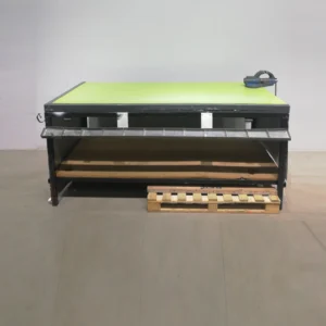 Banco de trabajo de 199x107x91cm de segunda mano hecho de chapa de acero en venta en cabauoportunitats.com