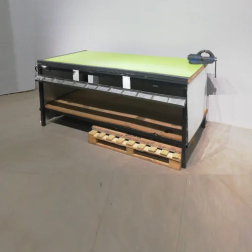 Banco de trabajo de 199x107x91cm de segunda mano hecho de chapa de acero en venta en cabauoportunitats.com