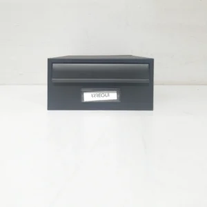 Buzón de gran capacidad hecha en chapa de acero (24x25x12cm) negro en venta en cabauoportunitats.com