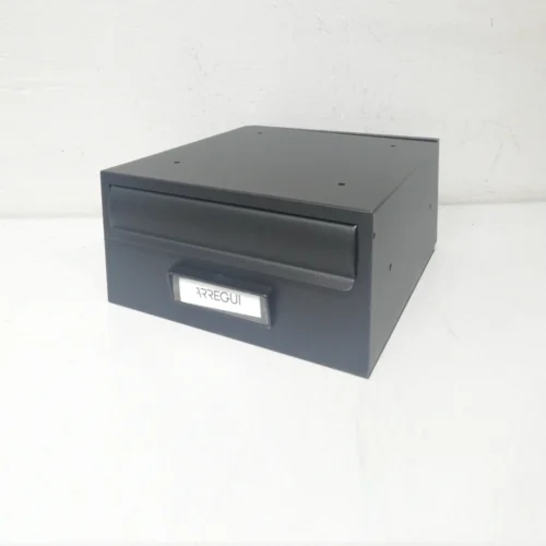 Buzón de gran capacidad hecha en chapa de acero (24x25x12cm) negro en venta en cabauoportunitats.com