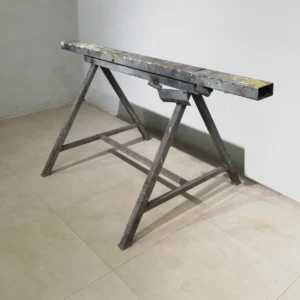 Caballete de obra (189x96x86cm) de ocasión hecho de hierro en buen estado